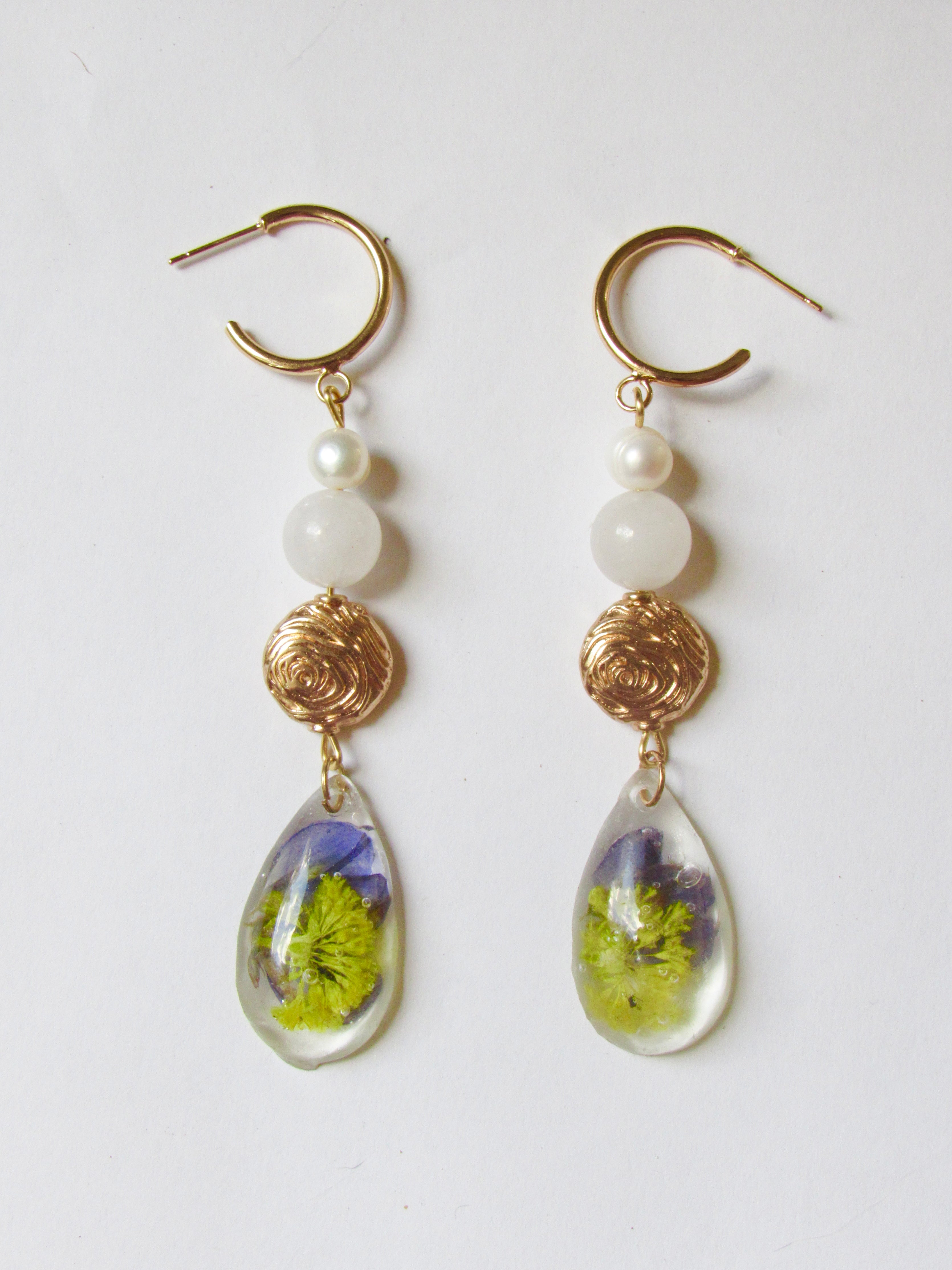 Droplets on hoops